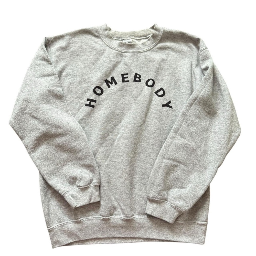 A132- Grey crewneck sweatshirt with black "homebody" design #loungewear
-small